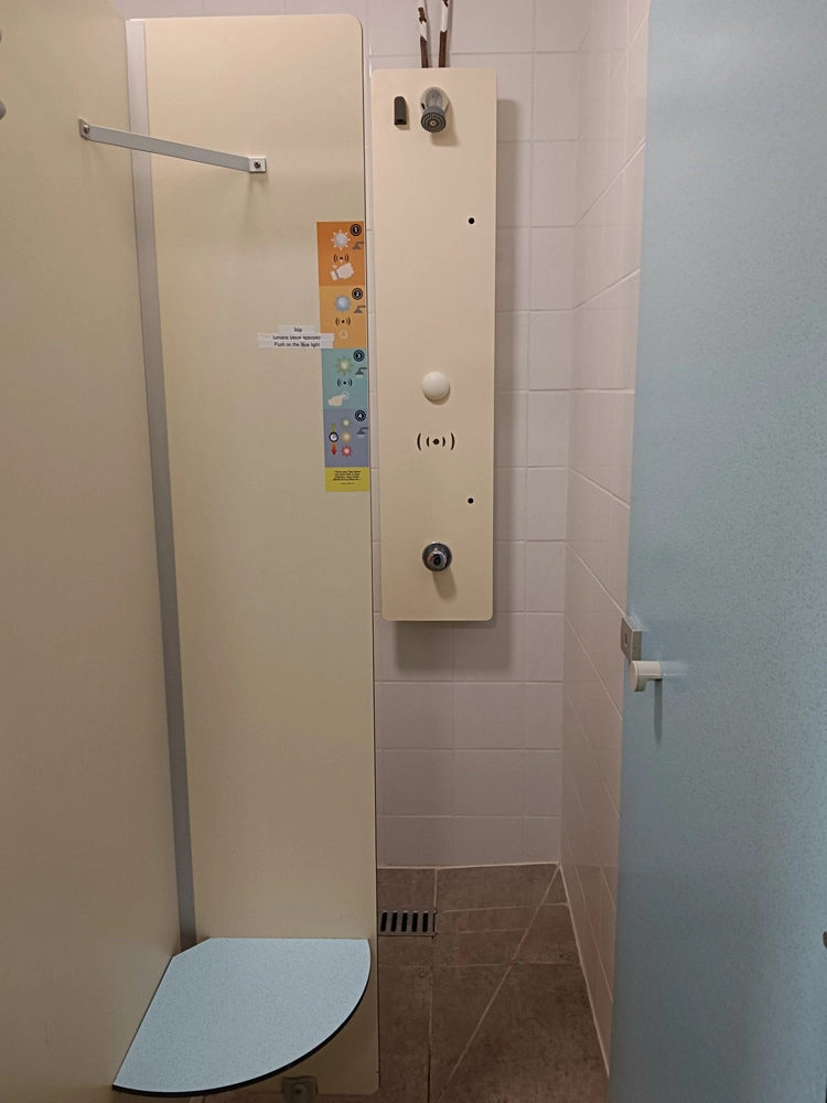 sanitarios del camping en el valle del Loira